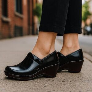 Born Concept casual slip-on clogs Women’s SZ 6 Black Patent Leather 2.5” Heel